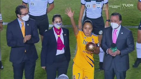 Liliana Mercado Recibe Balón De Oro De La Liga Bbva Mx Femenil Tudn