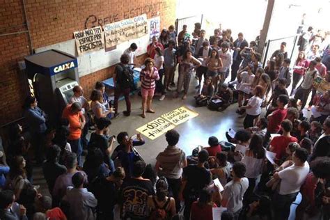 Estudantes da UnB protestam contra ato homofóbico ocorrido na última sexta