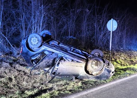 POL HX Auto überschlägt sich drei Personen verletzt Presseportal