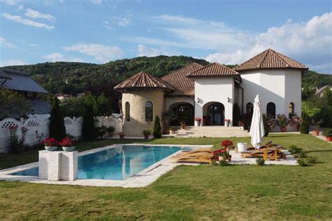 Stefanesti Resedinta Spectaculoasa Cu Piscina Stil Italian