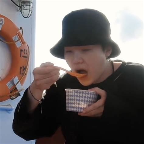 Pin By Mikayla Sky On Yoongi Eating Min Yoongi Yoongi Suga