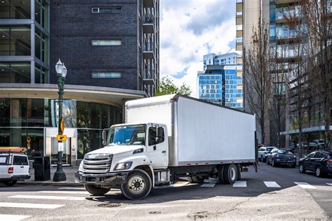 Complete Guide To Launching And Managing A Box Truck Business