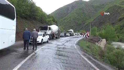 Tunceli Erzincan karayolunda heyelan Yol araç trafiğine kapandı Son