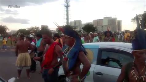 Índios Entram Em Confronto Com A Polícia Em Brasília Youtube