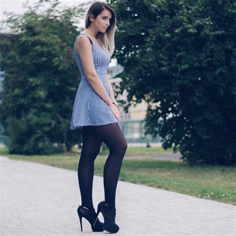 Черные колготки с черными босоножками - 68 фото