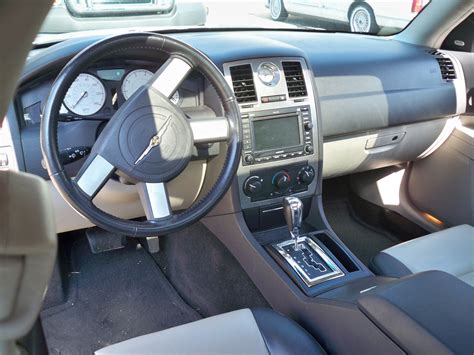 2005 Chrysler 300 interior