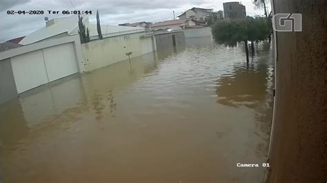 Forte Chuva Deixa Ruas E Casas Alagadas Em Jana Ba Grande Minas G