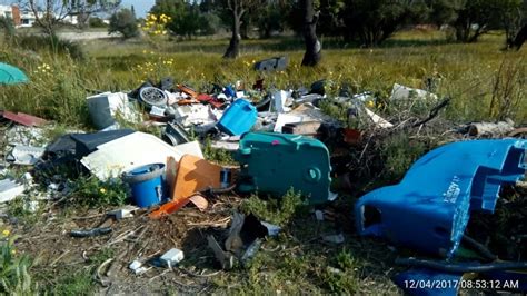 Via Fanelli Aree Verdi Trasformate In Discarica Con Rifiuti