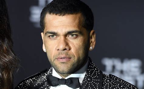 Dani Alves Reclamado Por La Justicia De Brasil Por Un Delito De