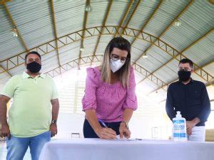 Hilda Ribeiro assina ordem de serviço para construção de CRAS