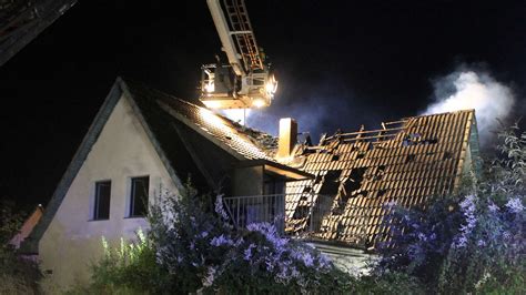 Haus In Weyhe Steht In Flammen Euro Schaden