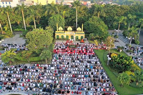 Wali Kota Eri Cahyadi Salat Id Di Taman Surya Bersama Warga Surabaya