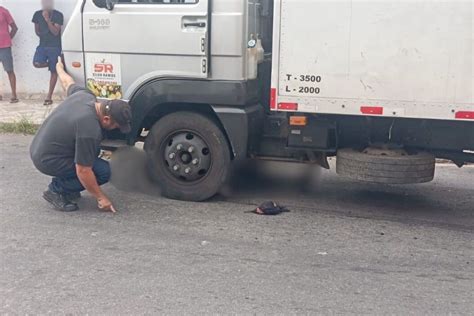 Acidente entre caminhão e moto deixa vítima gravemente ferida em Ipatinga