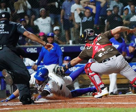 Licey and Estrellas battle for first place in the tournament