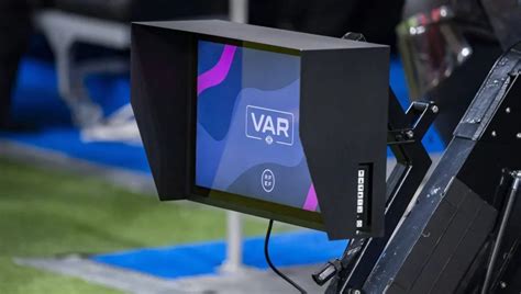 El VAR y su impacto en el fútbol profesional Puntos positivos y