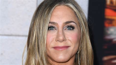 Jennifer Aniston Goes Undercover To Check Out Her Hair Care Lines