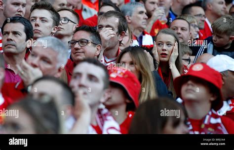 Liverpool Fans React To Mo Salah S Injury As They Watch The Uefa