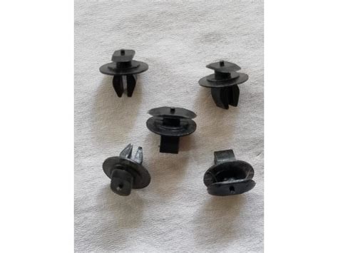 Traba Grampa Clips Tapizado Panel De Puerta Fiat Compr En