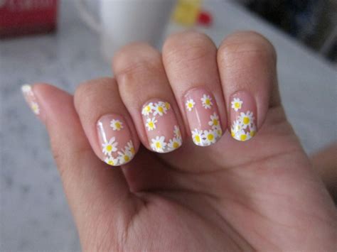 Daisy Flower Nails Art Addicfashion