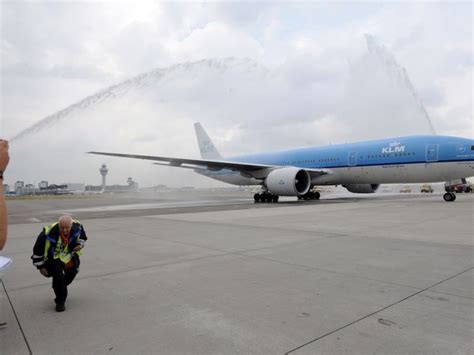 Doua Avioane Au Aterizat De Urgenta Pe Aeroportul Schiphol Din