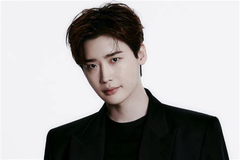 Lee Jong Suk Signs With New Agency Soompi