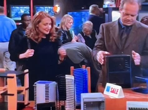 Just a blooper I noticed today : r/Frasier