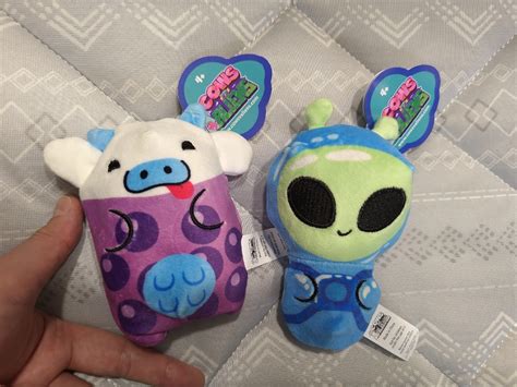 Brand New Pair Of Cows Vs Aliens Beanie Plush Toys Hobbies Toys