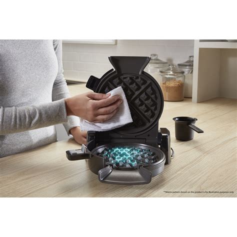 Oster® DiamondForce™ vertical waffle maker