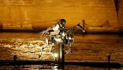 Cérémonie JO 2024 Le cheval galopant sur la Seine est Nantais