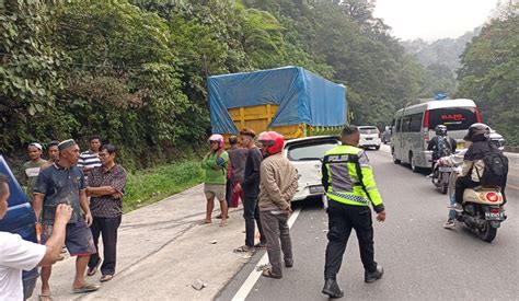 Empat Kendaraan Tabrakan Beruntun Di Lembah Anai Begini Kronologinya