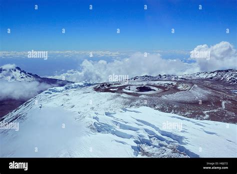 Vista A Rea Del Monte Kilimanjaro El Cr Ter Glaciares Y Picos Mawenzi