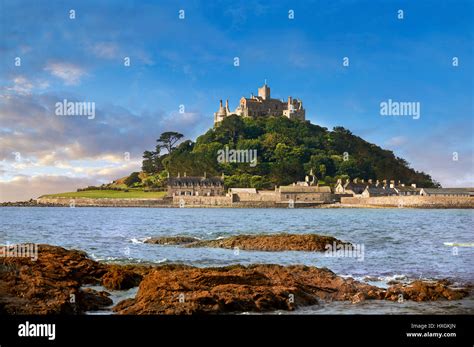 St Michael’s Mount tidal island, Mount's Bay, Cornwall, England, United ...