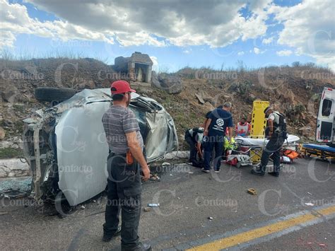 Sobreviven De Milagro A Aparatosa Volcadura En Carretera Durango