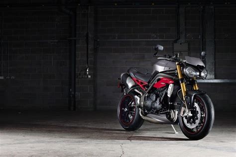 Nova Triumph Speed Triple R 1050 A “hooligan” Repensada