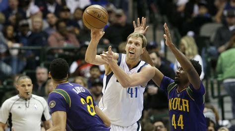 NBA Dirk Nowitzki führt Dallas Mavericks zum Sieg und Dennis Schröder