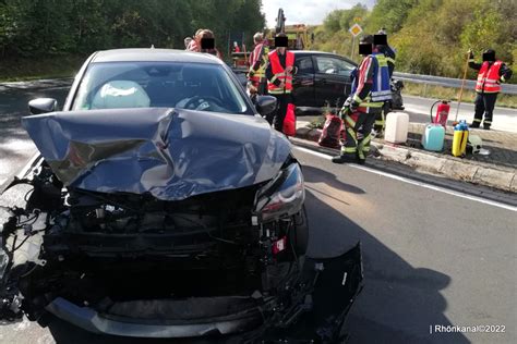 B Gegenverkehr Bersehen Zwei Verletzte Bei Verkehrsunfall Bei