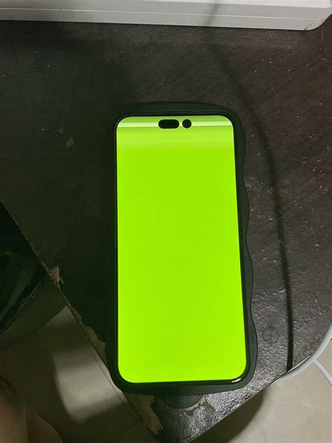 iPhone 14 Pro Max green screen : r/iphonehelp