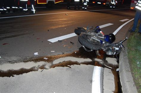 Pol Pdkl Verkehrsunfall Motorradfahrer Schwer Verletzt Presseportal