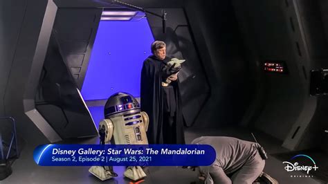 Mark Hamill Holds Grogu In New Behind-the-Scenes Shot From The Mandalorian