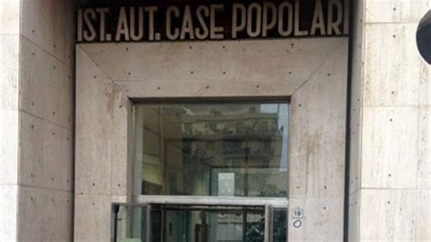 Paradosso All Istituto Autonomo Case Popolari Dipendenti In Attesa