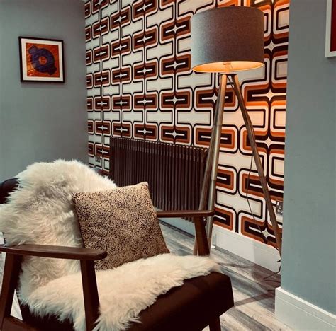 70s Geometric Wallpaper In 2021 Retro Living Rooms Retro Interior