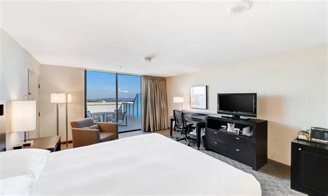 Rooms & Suites | Hilton Anaheim