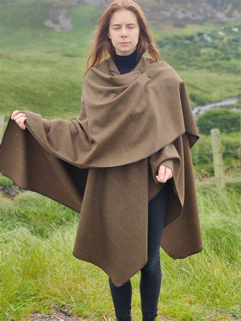 Irish Woven Wool Ruana Cape Wrap Cloak Soft Wool Bronze Green