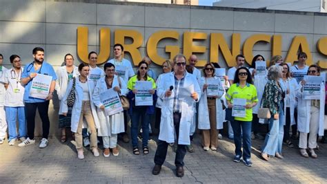 Protesta en el Reina Sofía de Murcia por la saturación de las urgencias