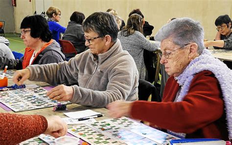 École publique Cinq cents personnes au loto Le Télégramme