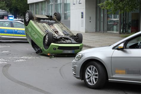 Auto Landet Nach Unfall Auf Dem Dach Radio Dresden