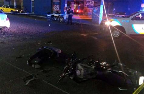 Muere Motociclista Al Chocar Contra Un Taxi Hay Una Mujer Lesionada