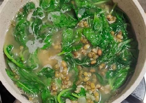 Resep Sayur bayam kacang hijau oleh Monique - Cookpad