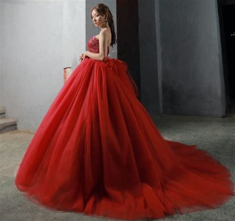 Abito Da Sposa Rosso Stile Principessa Con Bustino Semirigido E