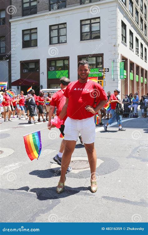 Participantes De Delta Airlines Lgbt Pride Parade En New York City Imagen De Archivo Editorial